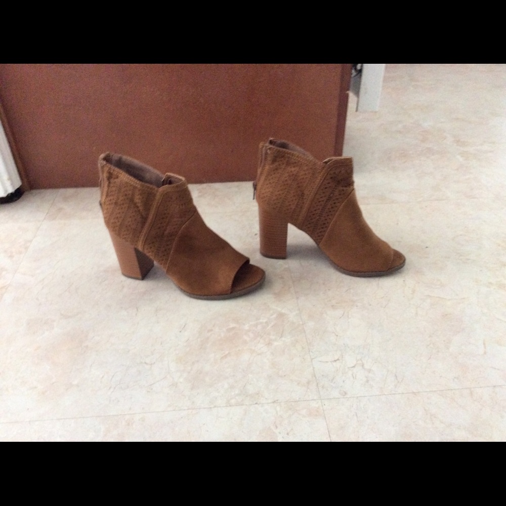 Ankle high open toe brown boots